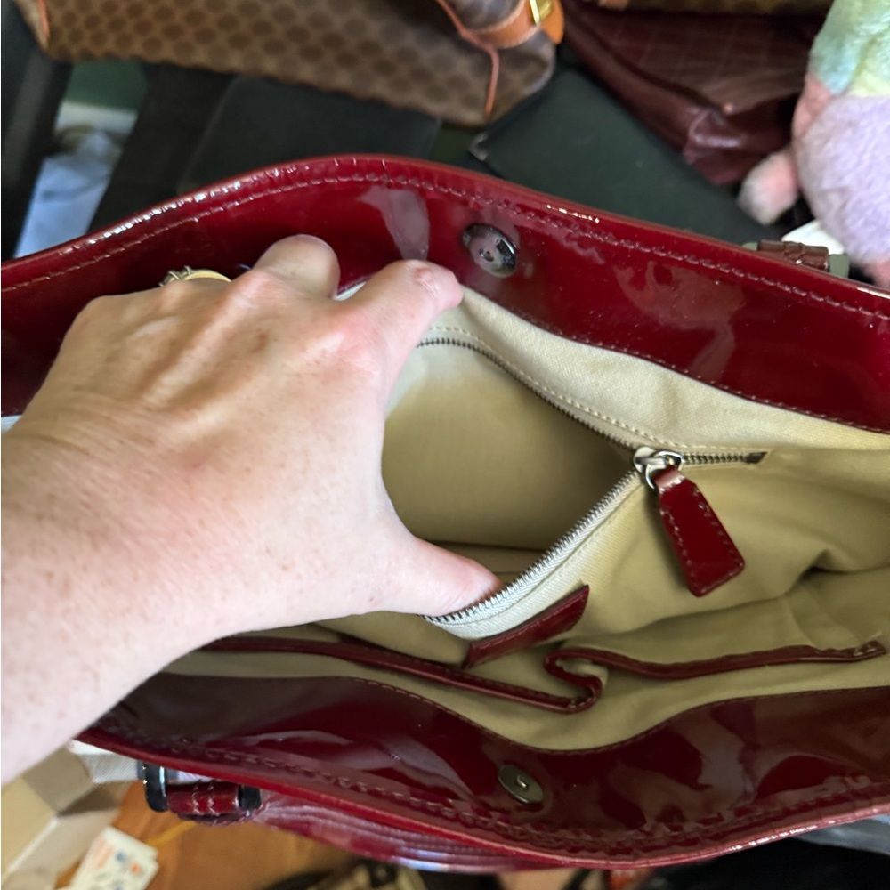 Burberry tote! Just in time for Valentine’s Day! - Picture 6 of 12